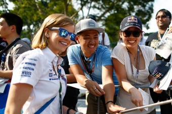 F1: Még többet dolgoztatják a női pilótát