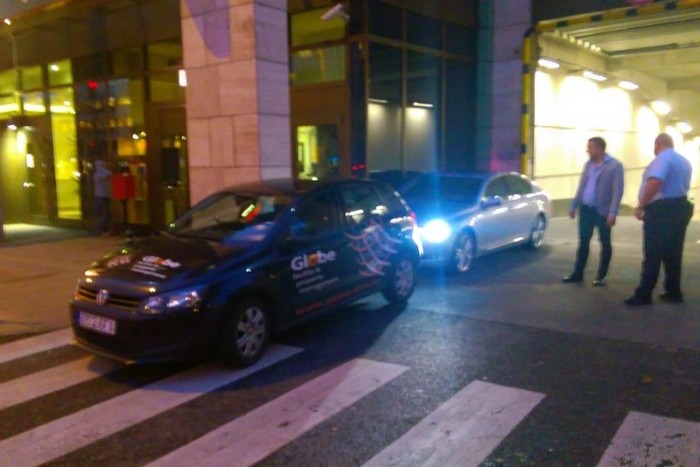 A VW mögötti Lexus, bármilyen fura, valójában semmilyen szabályt nem sért a MOM kapujában