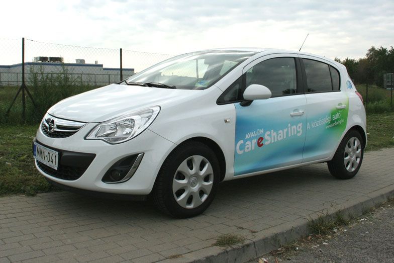 Akár felére is csökkenthetik autós kiadásaikat a cégek, ha nem fix gépjárműparkkal működnek, hanem közösségi kocsikat használnak – állítja a car-sharing hazai úttörője.