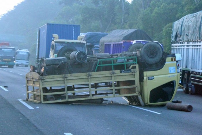 Halálos baleset miatt áll az M1-es