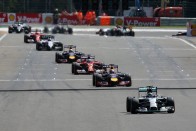 F1: Kirúgással fenyegették Hamiltont és Rosberget 36