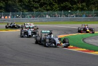 F1: Kirúgással fenyegették Hamiltont és Rosberget 50