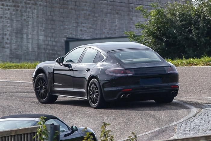 Új formával támad a Porsche Panamera 5