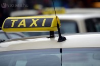 Taxisblokád az Uber ellen Párizsban 2