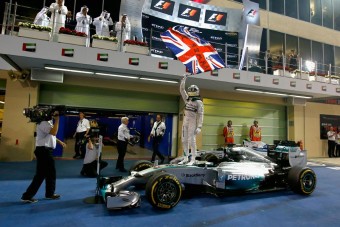 F1: Hamilton Neuert és Djokovicot is lenyomta