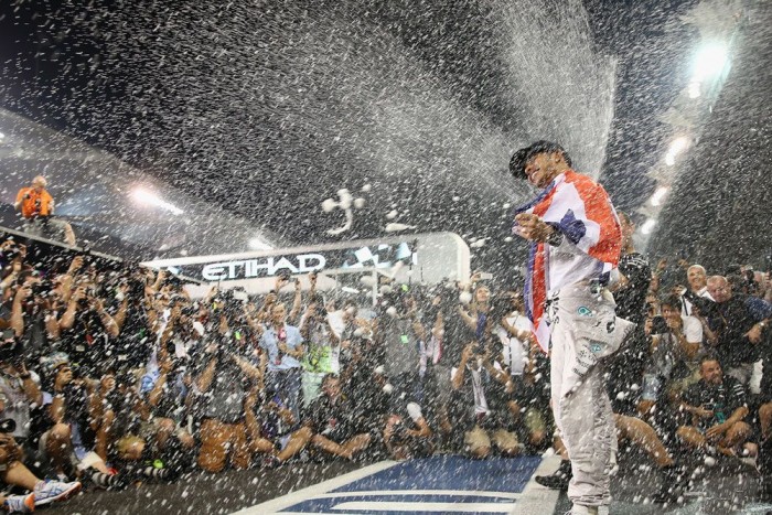 F1: Hamilton Senna triplájára hajt 6 | Vezess F1: Hamilton Senna triplájára hajt 6