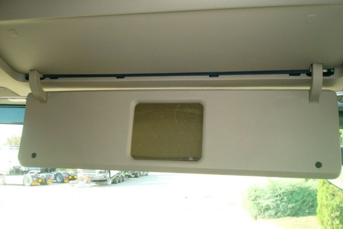 Pieperetükör hölgy utasoknak 