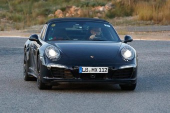 Felvarrják a Porsche 911 ráncait