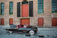 Kalapács alatt a legelső Batmobile 28