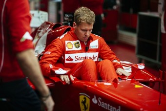 F1: Vettel a Ferrarival, a Ferrari Vettellel kockáztat