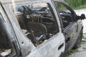 Magukra gyújtották a gyerekek az autót