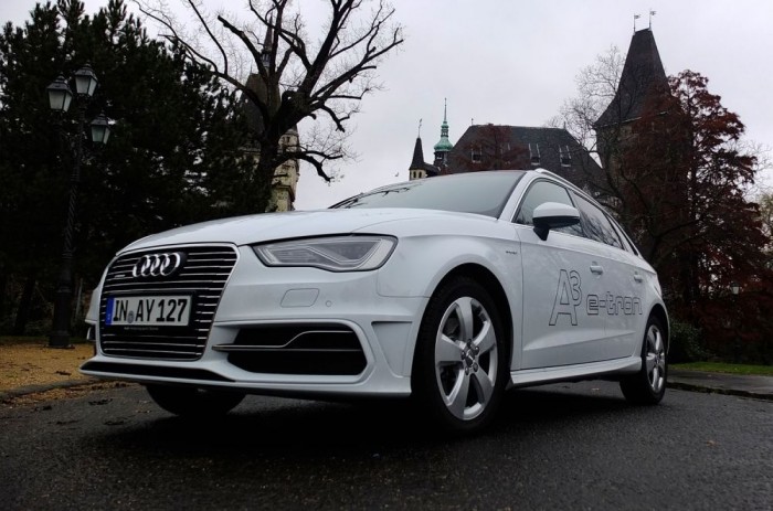 Kívülről alig akad különbség, leginkább a sűrűn rácsozott hűtőmaszkról ismerhető fel az Audi A3 e-tron