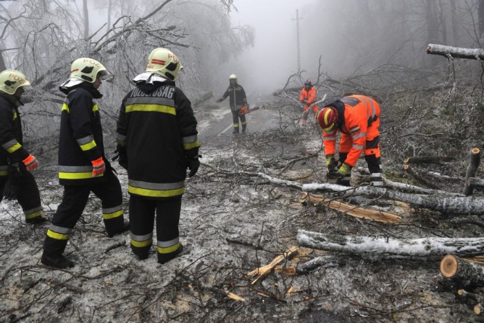Több úton még nem lehet közlekedni Pest megyében 7