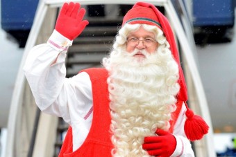 Furgonnal érkezik a Télapó