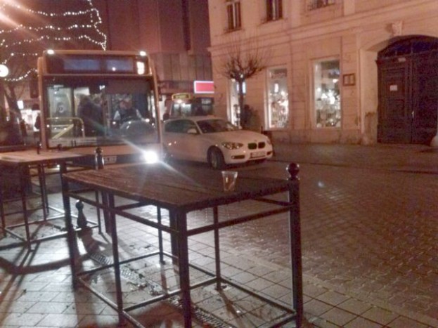 Buszokat tartott fel a szabálytalan BMW-s 6