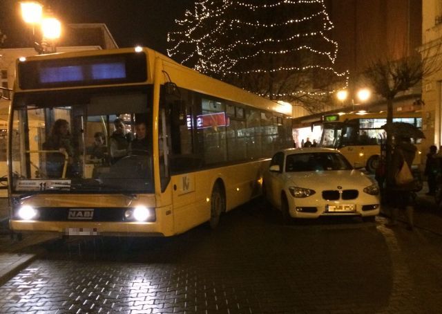 Buszokat tartott fel a szabálytalan BMW-s 4