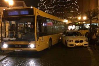 Buszokat tartott fel a szabálytalan BMW-s