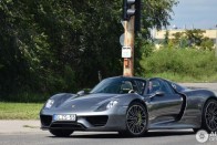 A CBA-főnökök parkolójában állt a 250 milliós Porsche 10