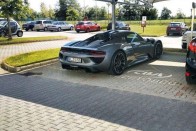 A CBA-főnökök parkolójában állt a 250 milliós Porsche 2