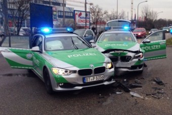 A nap képe: két rendőrautó karambolozott