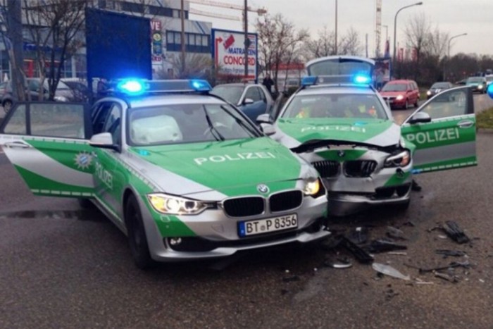 A nap képe: két rendőrautó karambolozott