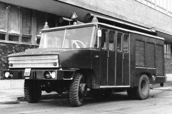 Szirénázva jön a kenyeres kocsi