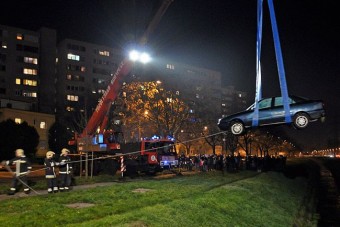 A Rákos-patakból pecáztak ki egy autót