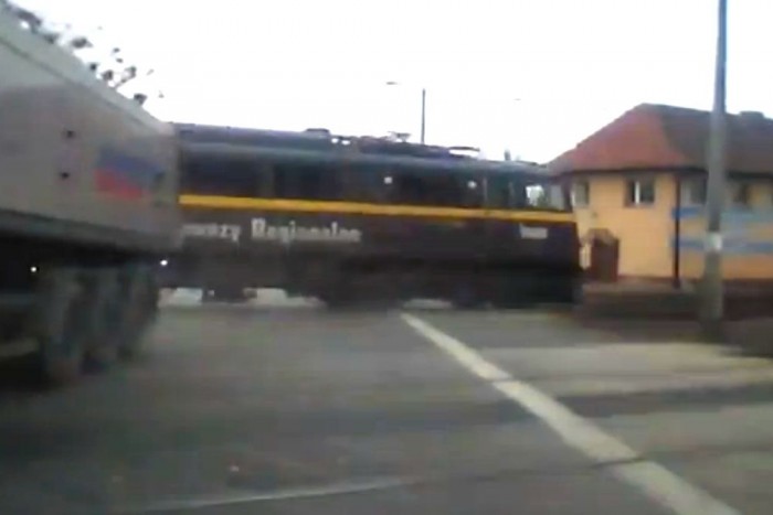 Emelkedett a sorompó, mégis jött a vonat