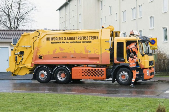 6. - A legtisztább. 

A Volvo hibrid kukásautója takarékos - akár 30 százalékkal is kevesebbet fogyaszt hagyományos társánál- illetve amikor reggel 5:30-kor megjelenik az utcában, az alvó lakók sem fordulnak le ijedtükben az ágyról

