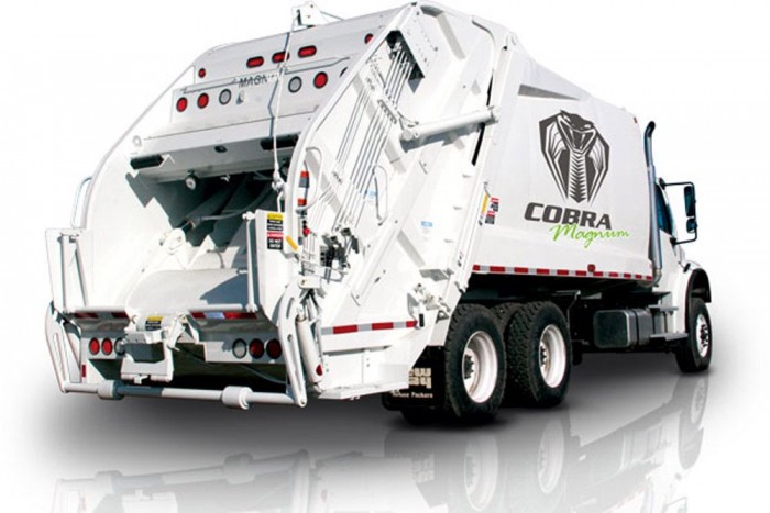 2. - A legfalánkabb: Cobra Magnum. 

Többféle kivitelben rendelhető, 20-32 köbméteres méretben, a felépítmény tömege is 6,7-7,5 tonna. Egy nyelésre 3,2 köbméter cuccot képes lenyelni, és durván fél perc alatt tolja le ezt a torkán.  