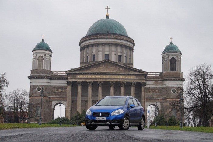 Hová kiránduljunk, ha kevés az idő? 6 | Vezess Az Árpád-házi királyok egykori székhelye a székesegyházon és a fürdőkön túl is érdekes úti cél. Esztergomban jártunk egy Suzukival