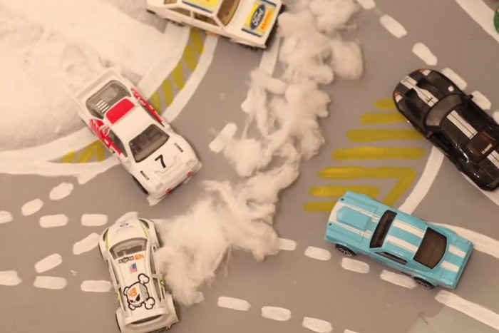 A nappaliban driftelni még mindig nagyon menő