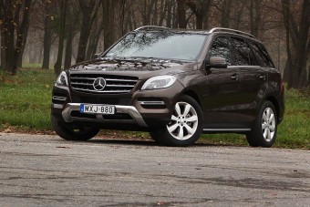 Terepjárónak látszó tárgy: Mercedes ML