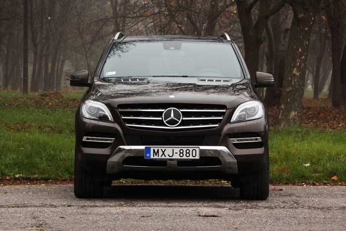 Ha szerencsénk van, hamar összekoszoljuk, és nem látszik a csillogó króm az orrán