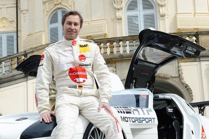 Halottaskocsit vezet az F1-pilóta 3