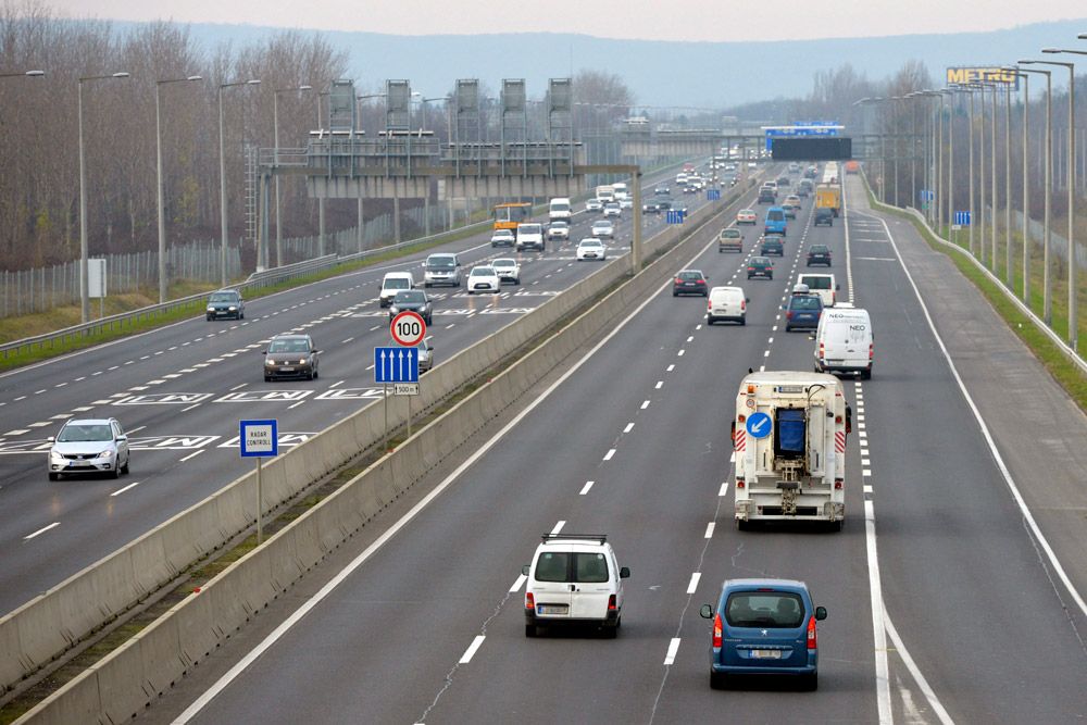 Február végéig ráér megvenni a megyei matricákat 7