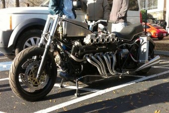 Nem építettek még ennél brutálisabb motorkerékpárt