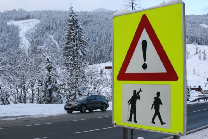 Minden kedves olvasónknak biztonságos megérkezést és jó síelést, szánkózást, hüttézést kívánunk!