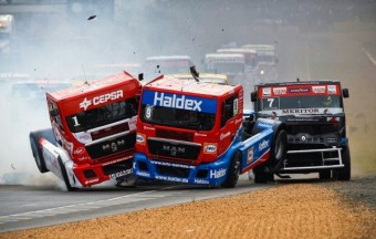 10 elképesztően durva kamionbaleset