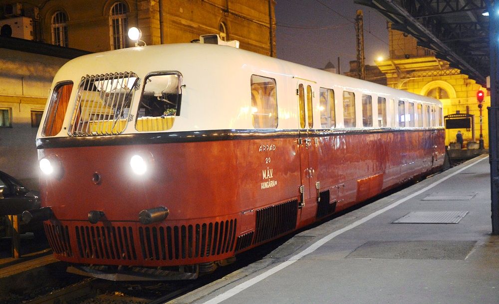 Bécsbe gurult a magyar sínautóbusz 4