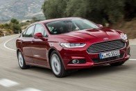 A Ford Mondeo sportos vezethetőségével, korszerű hajtásláncaival és új biztonsági megoldásaival hívja fel magára a figyelmet.