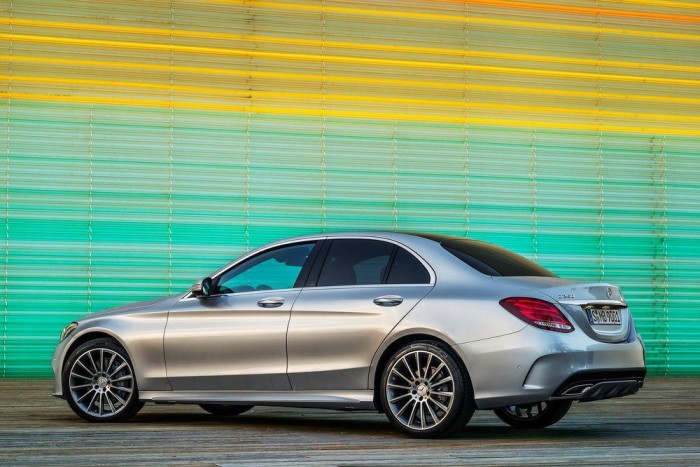 Ezek az év legjobb autói! 9 | Vezess A C-osztály az S-osztály luxusát és kényelmét kínálja két kategóriával lejjebb.