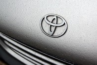 Büszke Toyota embléma