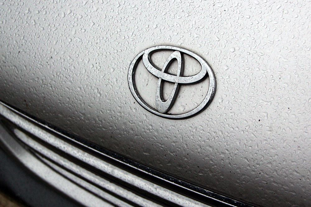 Büszke Toyota embléma