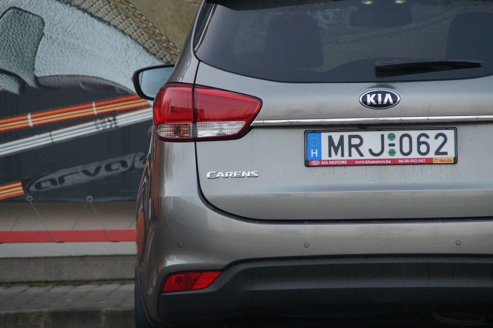 Kiváló családi autó, borzasztó motorral, váltóval 16