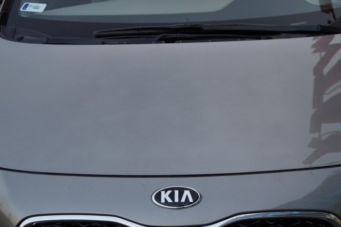 Mire is emlékeztet ez a krómcsík?