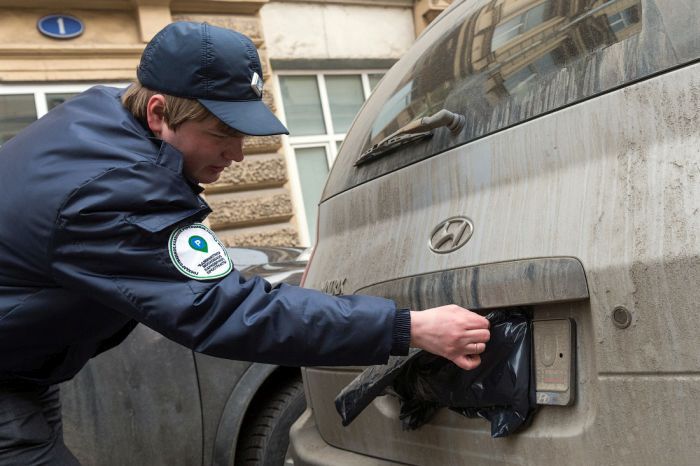 Kutyákkal a szabálytalanul parkolók ellen 1