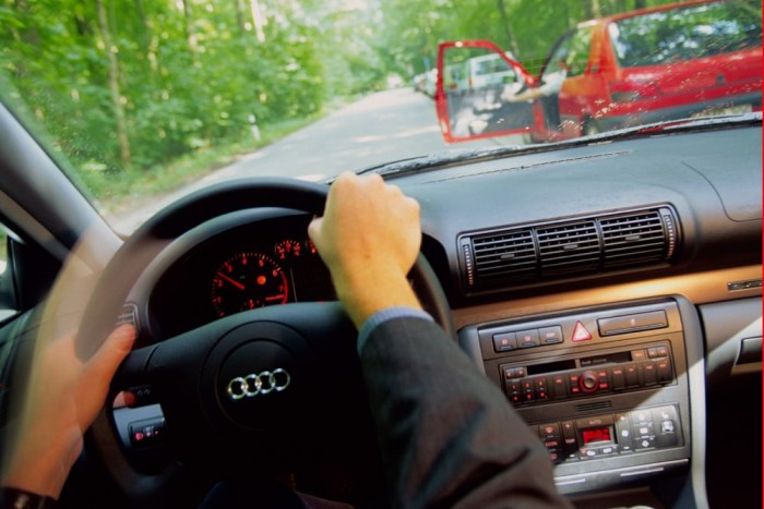 Kiveszik a kormányt a kezünkből? 11 | Vezess Talán hirtelen kikerüléskor segít legtöbbet az elektronika a vezetőnek