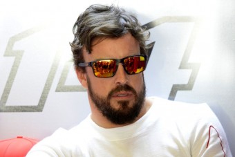 F1: Alonso új barátnőt szerzett?
