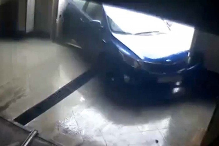 Ilyen, amikor pánikba esik egy ügyetlen sofőr